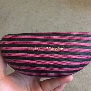 Betsy Johnson glasses holder